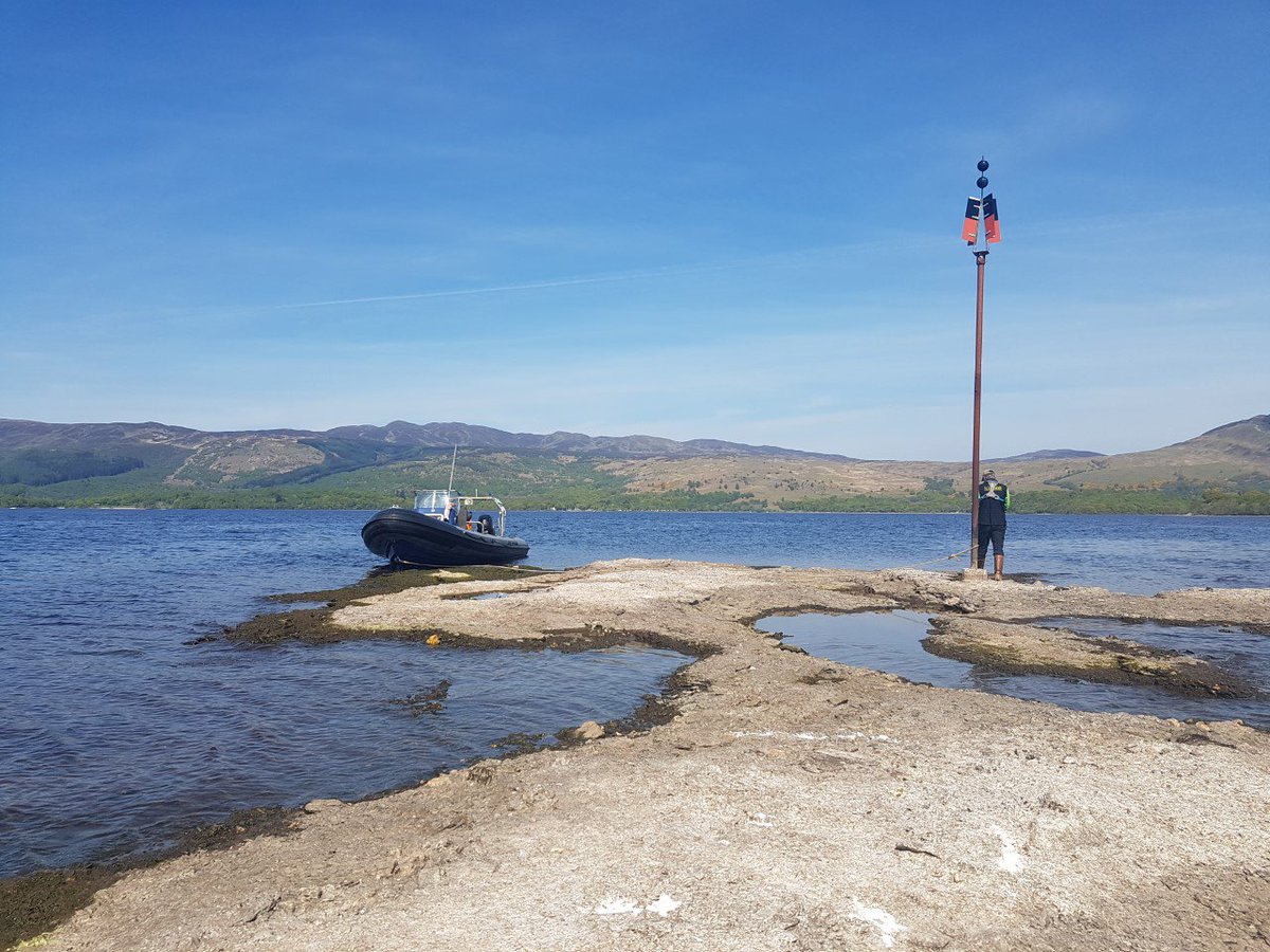 lomondtrossachs's tweet image. ⚠️Safety message for boat users ⚠️
The water level is the lowest it has been for 2 years for this time of year!
Please be careful when in the shallower areas of #LochLomond this weekend.

This image shows Little Ireland - an area that is usually submerged...