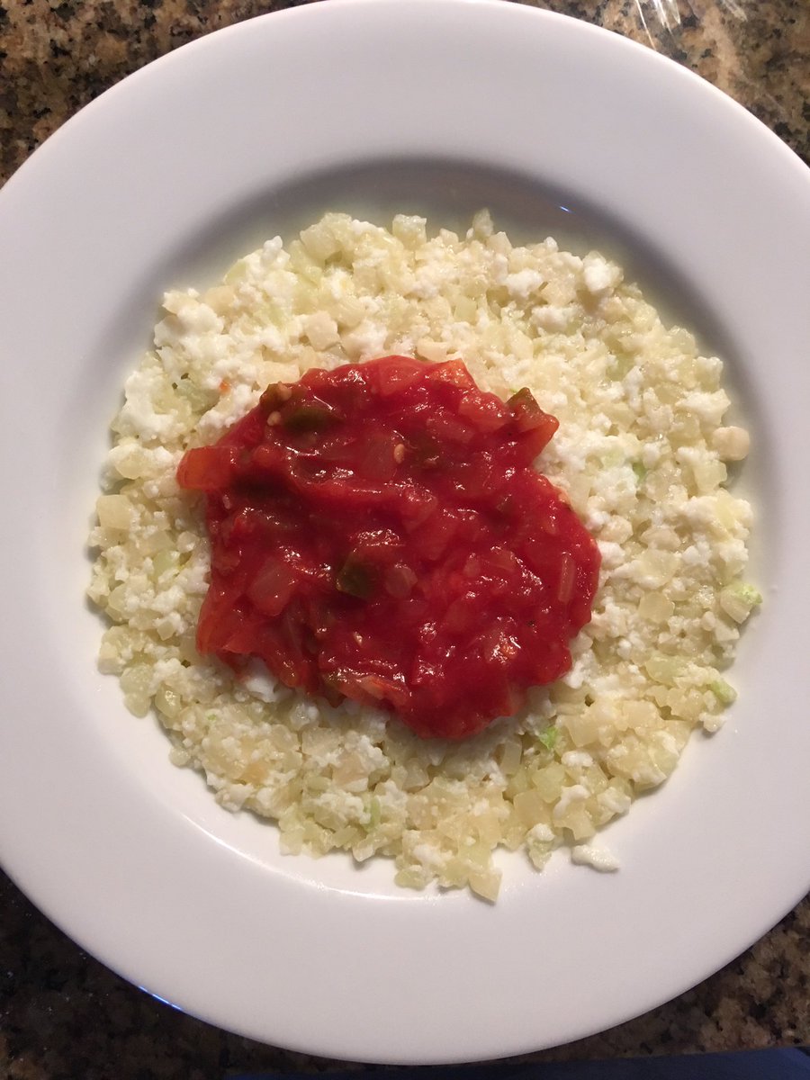 JmnzErin's tweet photo. If you follow me on IG you already know this is my favorite breakfast - but seriously, egg whites, salsa and cauliflower or broccoli rice = AMAZING! #waterfirstveggiesmost #healthyeats https://t.co/MMuAW2G34k