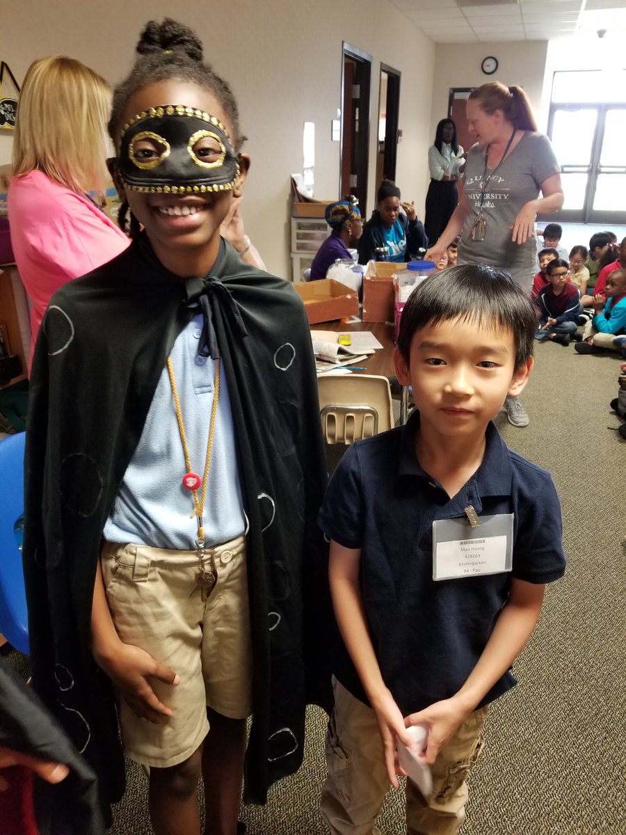 MsSummerPao1's tweet photo. Celebration*** Zero the Hero and Herona: today we celebrate the 170th day at school. Thank you Zero and Zerona for watching over and loving the kinder kids all year long! https://t.co/mIiD49V8fv
