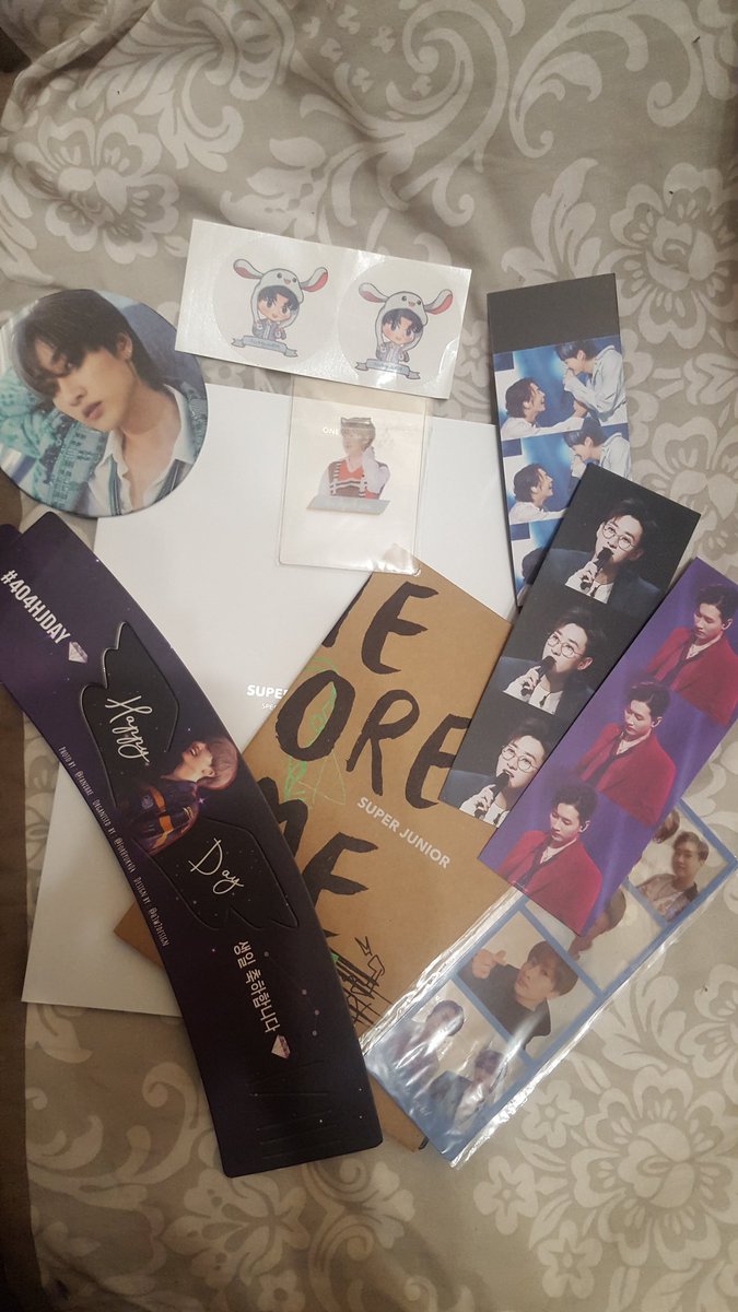 saintcat89's tweet photo. @ForHyuk404 Thank you so much for the giveaway 😭😭😭😭 All the things are so pretty i am so happy and really thankful. Sending kisses and much love 😭💕💕💕💕💕💕 https://t.co/G3NLkfD5PX