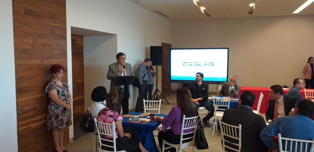 trcimplan's tweet photo. 📌 Dio inicio el Conversatorio entre la Academia, Gobierno y Empresas, en conjunto con la @Cieslagorg y la iniciativa privada de la región. https://t.co/uwGUCcDmZw