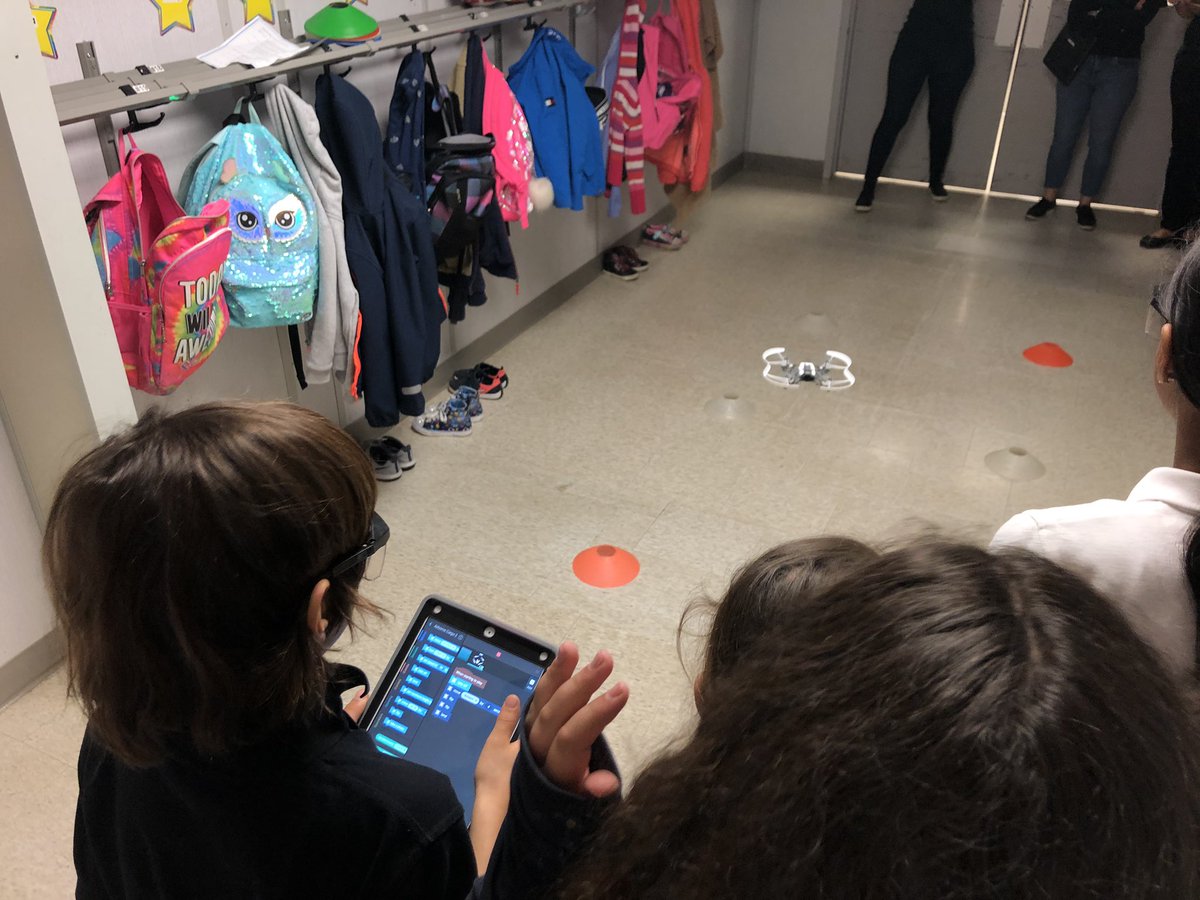 Students at <a href="/spp_ycdsb/">St. Padre Pio CES</a> learning what it means to be a coder and getting hands on with all types of technology!! #EveryoneCanCode #AppleEDU #TrojanPride