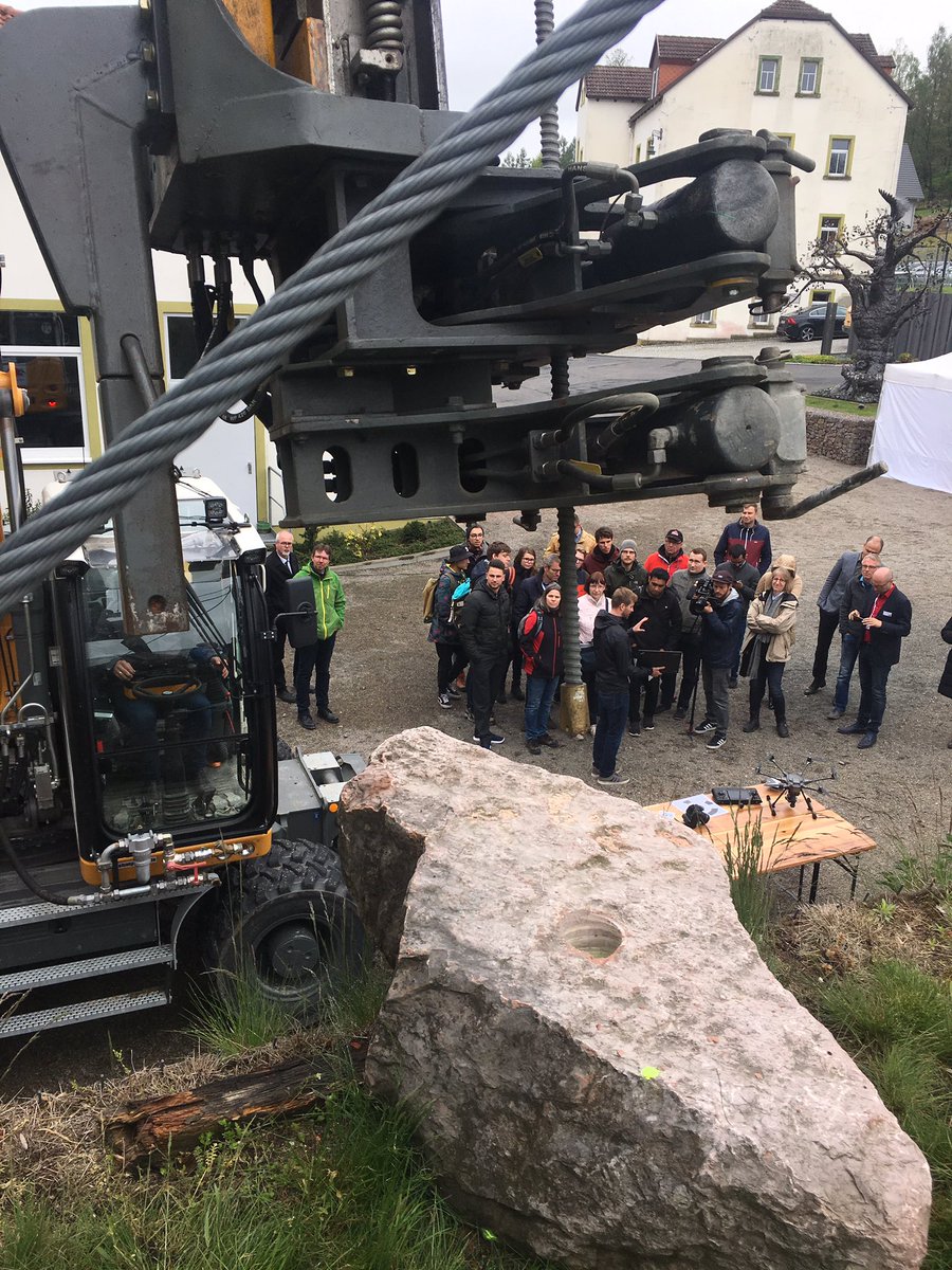 straube_ronny's tweet photo. Der Stein der Weisen. Gefunden bei #Georado #BRZ #Digitalambau https://t.co/fIEoMfVij2