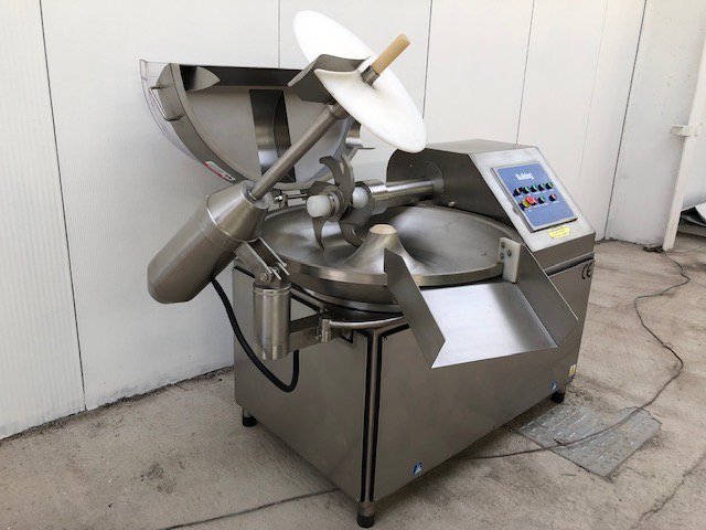 FoodmacL's tweet photo. 100 litre bowl cutter year 2019 as new, emptier, solid stainless steel bowl with anti spill lip, variable speed, UK machine, noise cover, Ex demonstration model. Available now #foodmachinery #bowlcutter #buybritish https://t.co/J3F8l0XnmZ