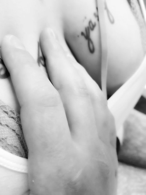 TOUCH ME!! ICH LIEBE ES WENN ER MEINE M&Ouml;PSE ANF&Auml;SST UND STREICHELN  GEILE GR&Uuml;&szlig;E https://t.co/f5lNSaO<a href="/tag/bonitadesax"class="tags"><span>#bonitadesax</span></a>