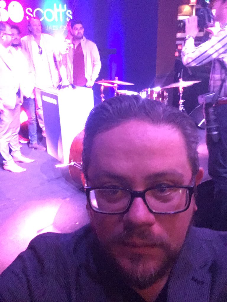 K_H_esq's tweet photo. So this just happened #CWCTrophyTour #CWC19 #CWC2019 #London #NormalDayAtWork https://t.co/wqUWfYiZ48