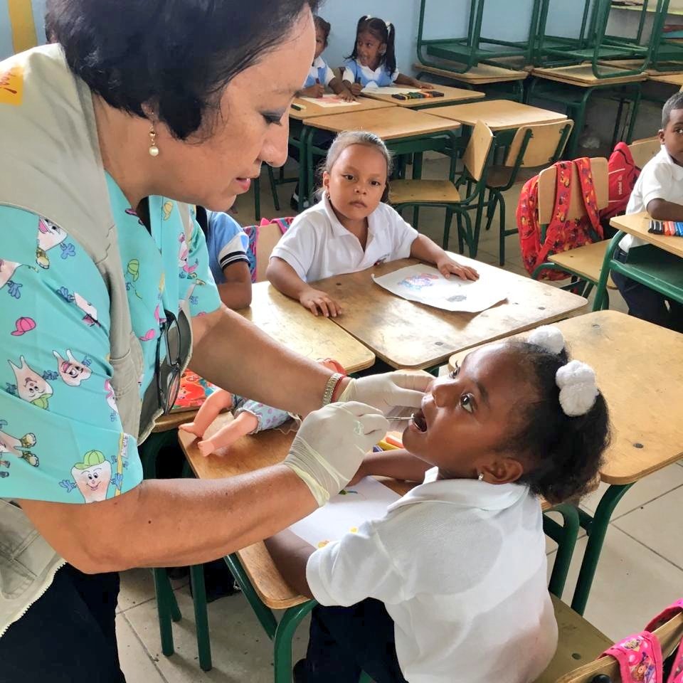 #Esmeraldas | Como #MinisterioDeLaVida,  aseguramos la inmunización usando vacunas de calidad gratuitas que satisfagan al usuario, estudiantes de 5, 6 y 15 años, de la unidad educativa Luis Vargas Torres, reciben refuerzos de, DTP, polio y DT, por parte del distrito 08D01.
