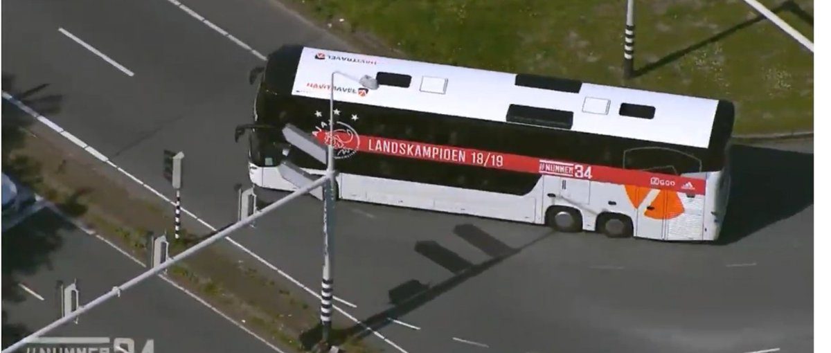 Moooooie bus #34
Zie je die 3 sterren ....
Ik zeg even niets !
Prachtjaar 2 uit 3
Waanzinnig
#AjaxKampioen