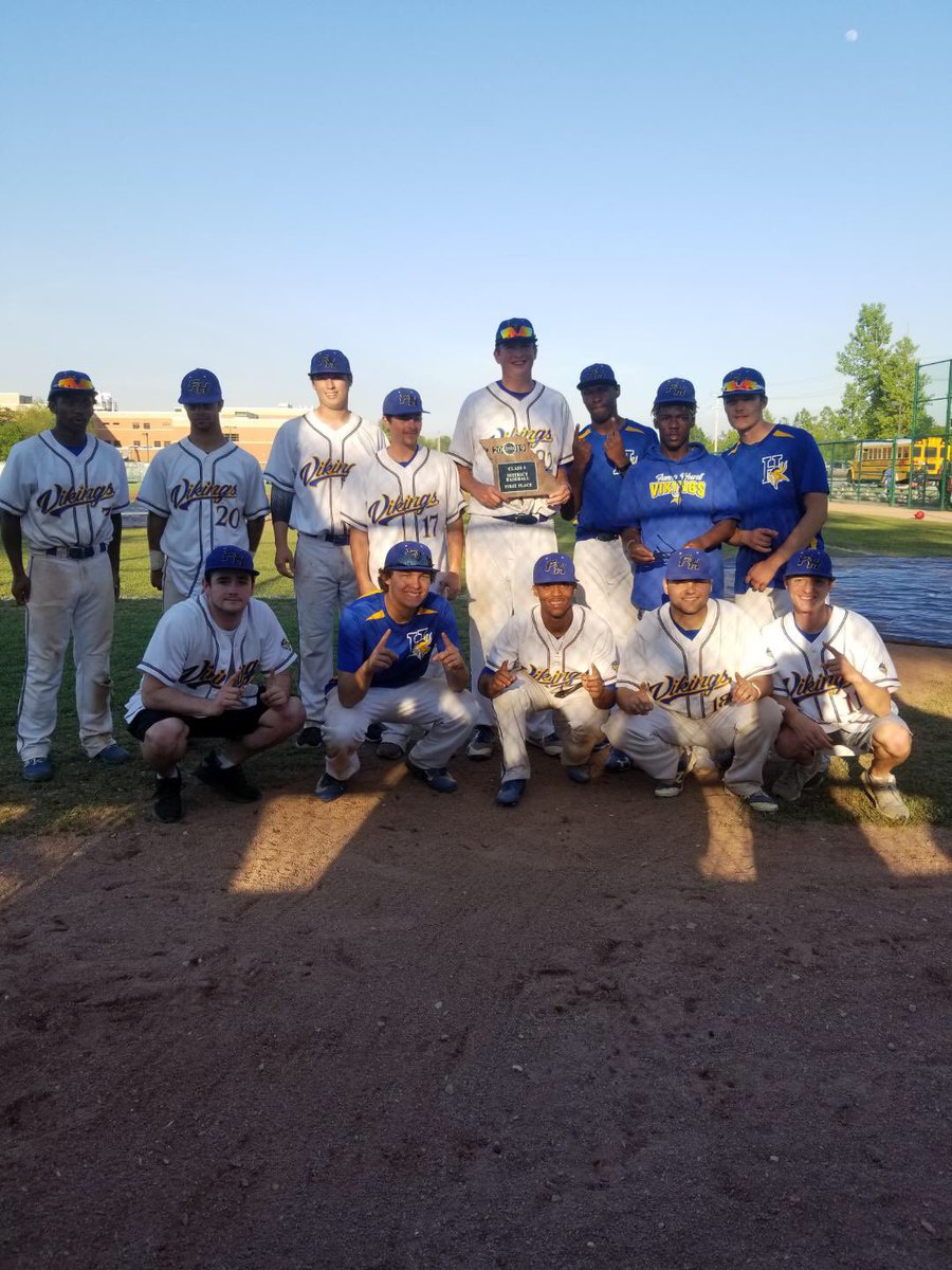 CardsFan77777's tweet photo. Seniors!
@FHVikings https://t.co/YLQdUTVeVe