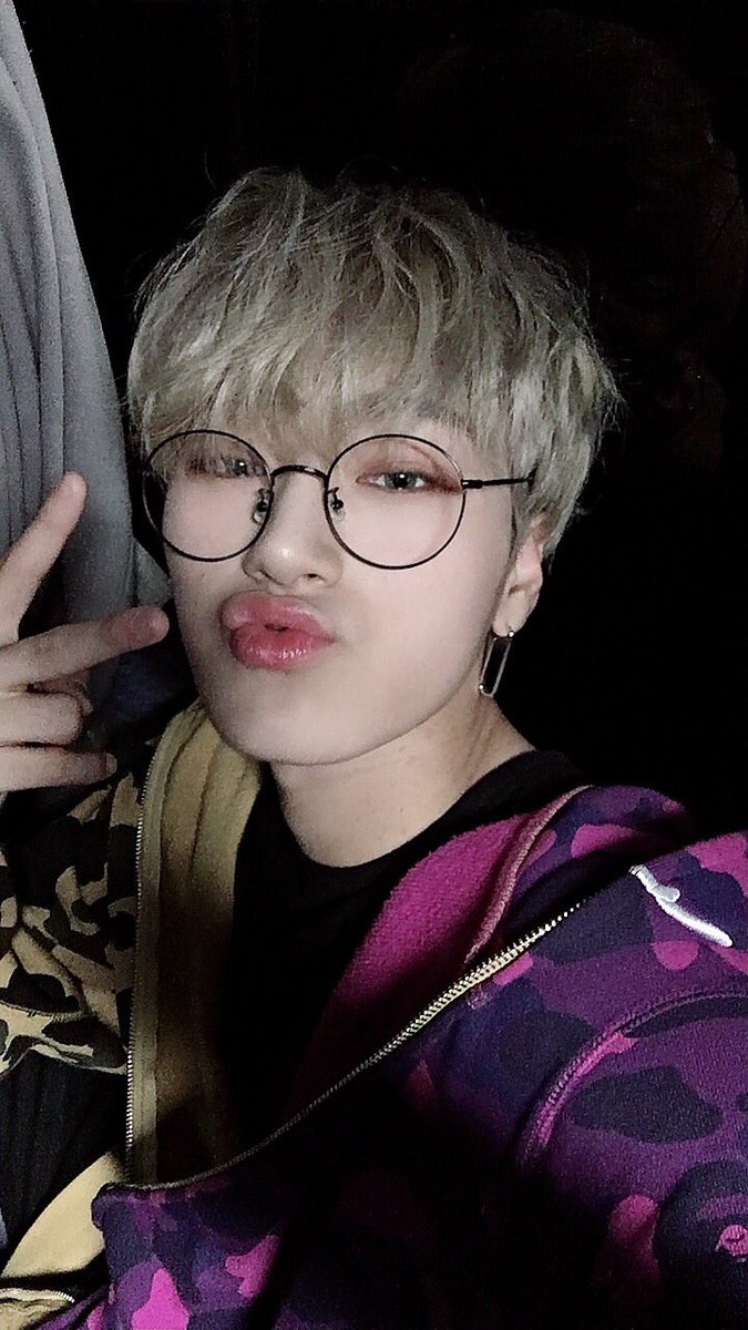 ATEEZofficial's tweet photo. [#산] 사랑해요 우리 에이티니❤️-안경산-
#ATEEZ #에이티즈 https://t.co/bDpx3VEJdf