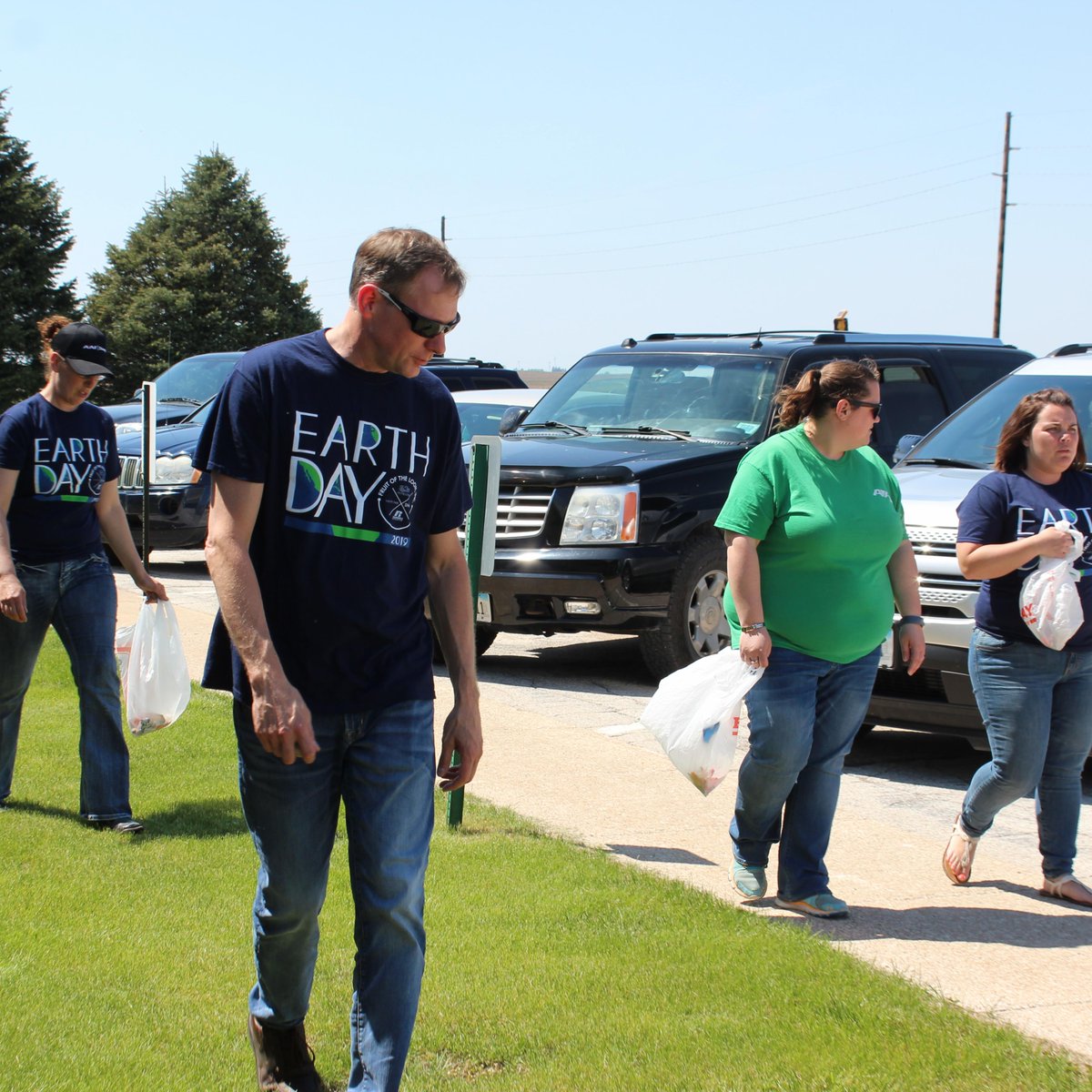 AAIequipment's tweet image. AAI/Spalding celebrated a belated Earth Day yesterday, as we finally got an afternoon without rain! It was a beautiful day to pick up around the facilities. Thanks to everyone who helped out! 🌎❤️ #EarthDay2019