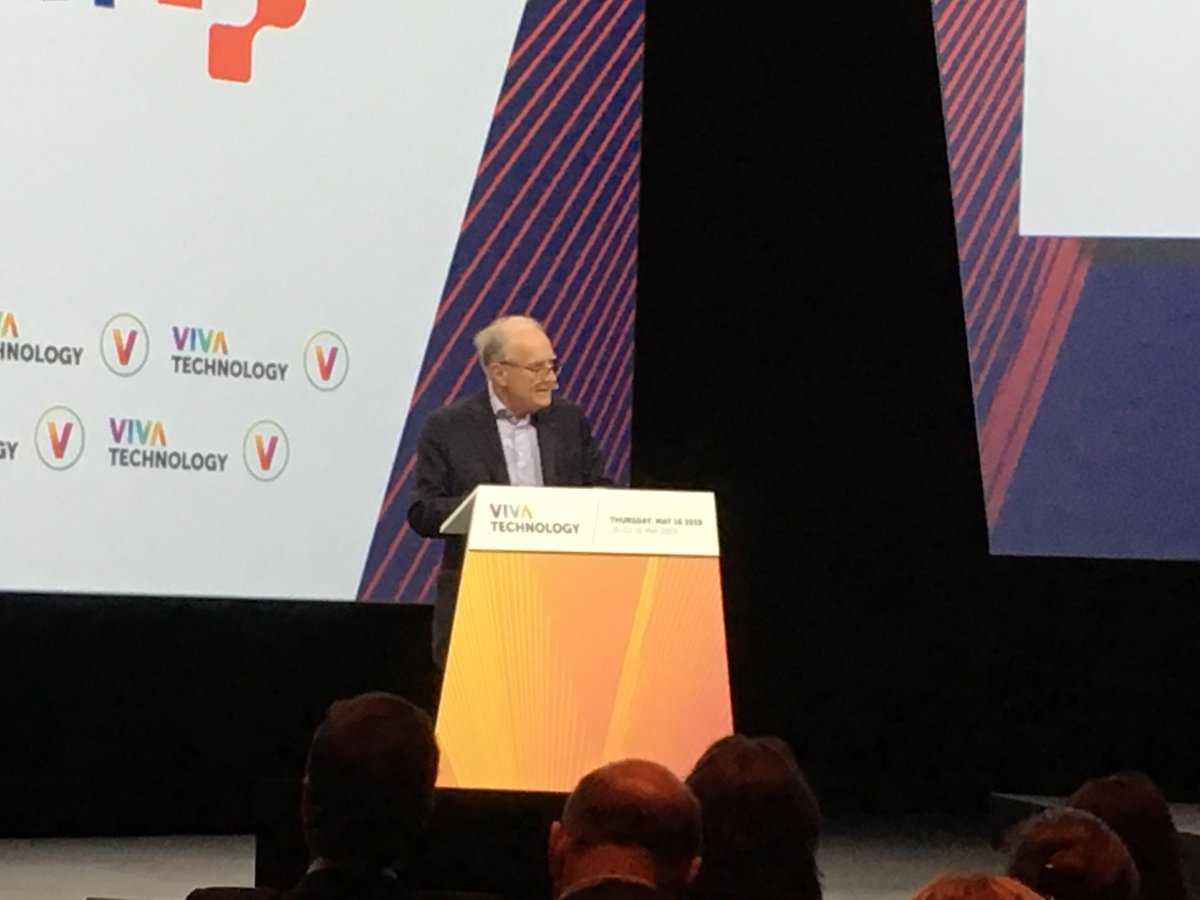 WeAreLeonard's tweet photo. "In the future, infrastructure will be able to produce energy through pavements and facades to help cities becoming self-sufficient." Xavier Huillard, VINCI CEO #VivaTech https://t.co/qKu4PSfj0L