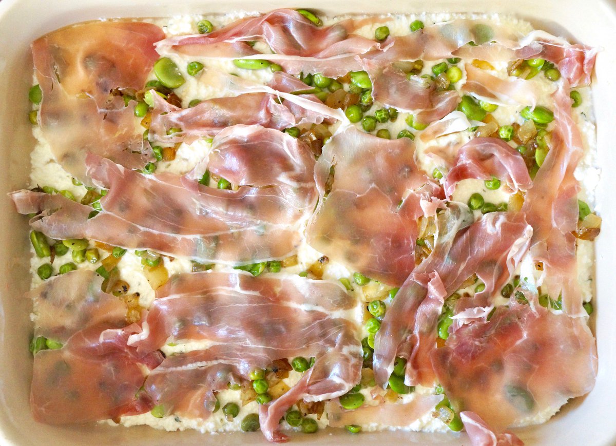 Enjoya Pepper Spring Lasagna 
A comforting lasagna doesn’t have to be heavy and rich, or for a cool winter night. This beautiful recipe, starring gorgeous Enjoya peppers and spring fava beans and peas. 

bit.ly/2Q9dt8n 

#bellpeppers #veggies #freshfood #food #foodporn