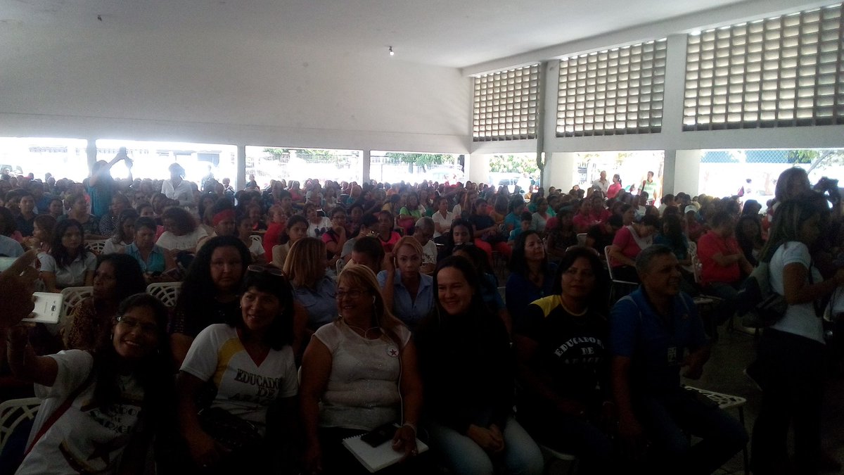 CarmenV39899236's tweet photo. #CongresoPedagogicoEstadal ponencia central a cargo del Prof Armando Rojas. Presente la autoridad Unica Prof leonardo alvarado en la gran fiesta pedagógica. https://t.co/NGrvPIQ77c