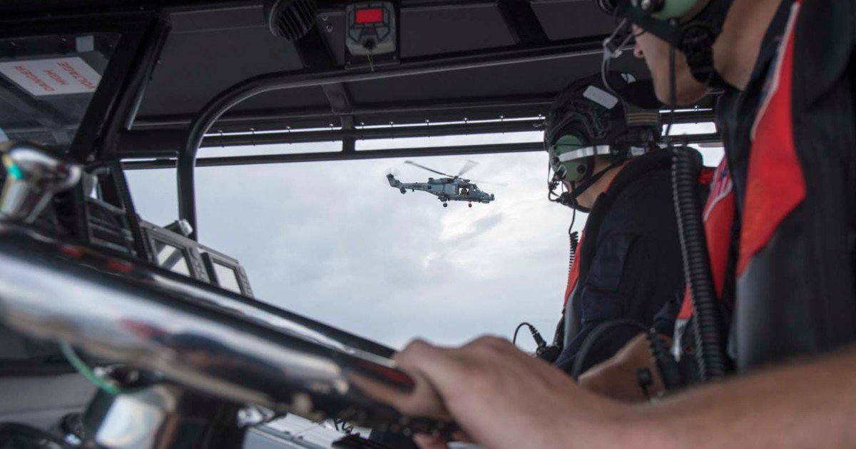 815 Naval Air Squadron Wildcat aviators practised intercepting drug-runners in speedboats off Florida as they prepare to do the job for real,  joining @RFAMountsBay in the Caribbean. @UKinCarribean @RNASYeovilton 

ow.ly/2lrs50ueSHv