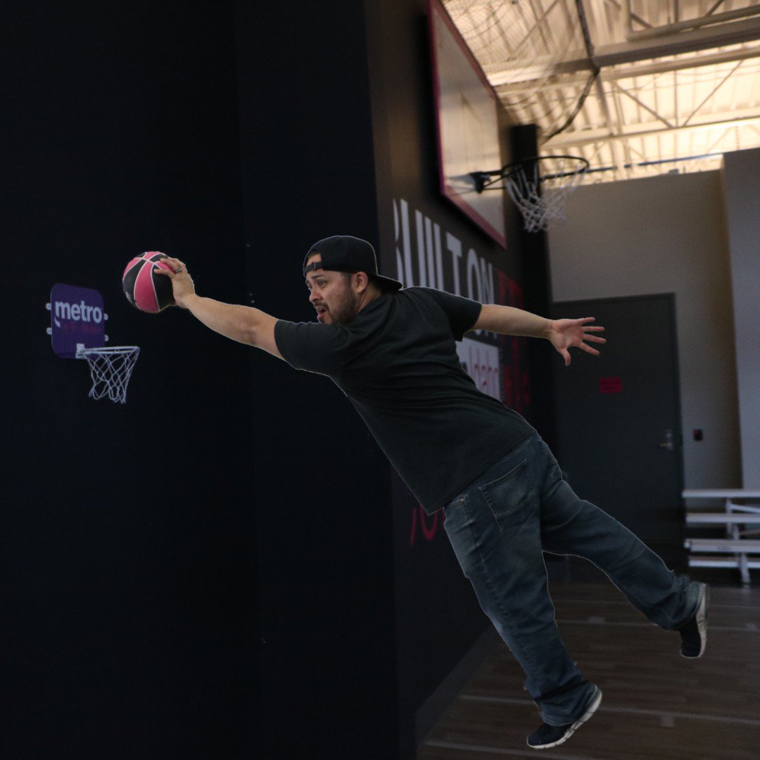 Sure it's not regulation size. But I'm still dunkin' on em! <a href="/Giannis_An34/">Giannis Antetokounmpo</a> where you at! <a href="/MetroByTMobile/">Metro by T-Mobile</a> #MetroMVP