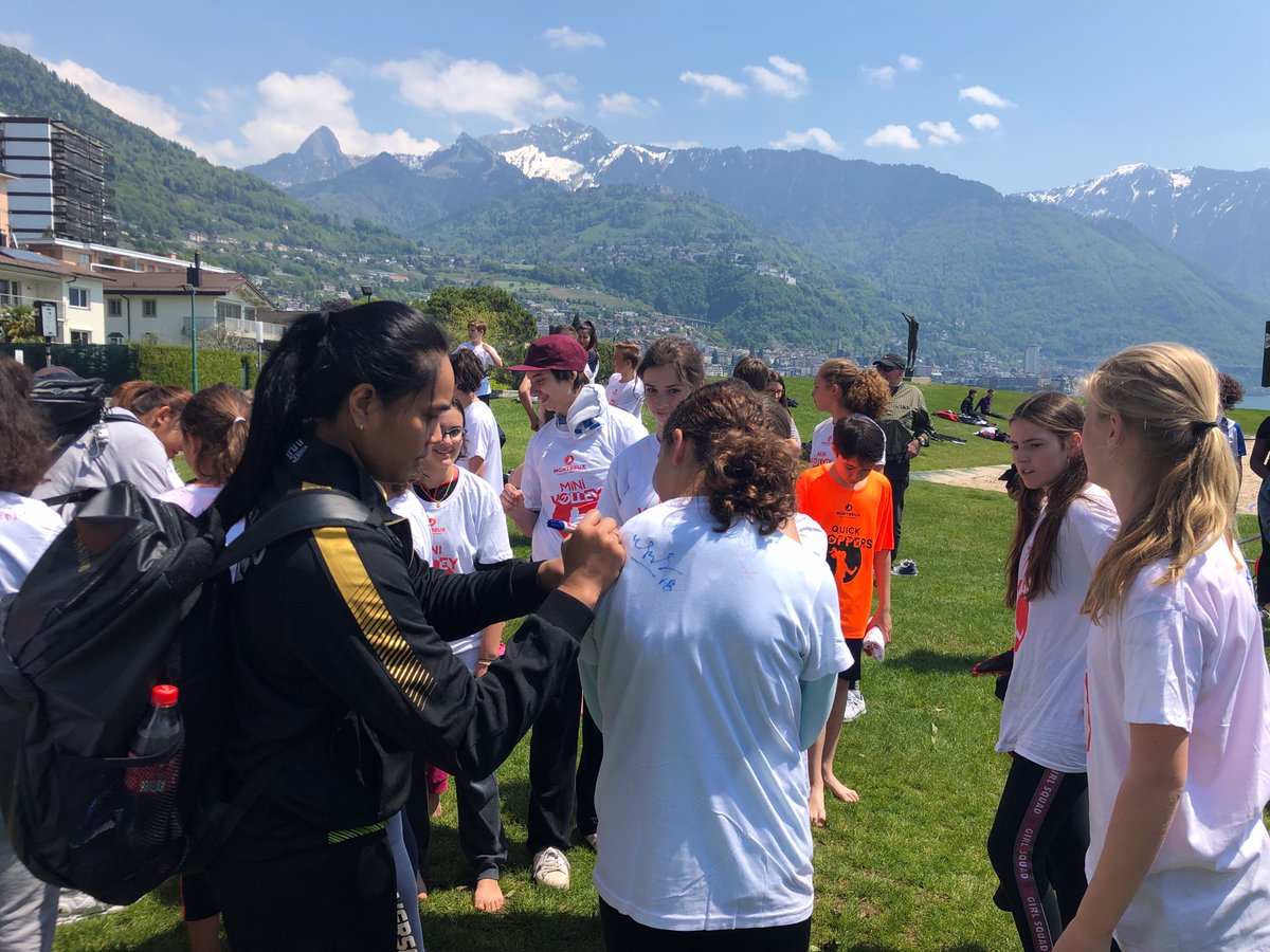 MontreuxMasters's tweet photo. The children of the 30th Meetings of Mini-Volley in Montreux had the chance to play with a magnificent weather today, and they even had an autograph session!
#nextgeneration #montreuxmasters #volleyball #beachvolley #sun #lake #montreux #minivolley https://t.co/frB6TX43rT