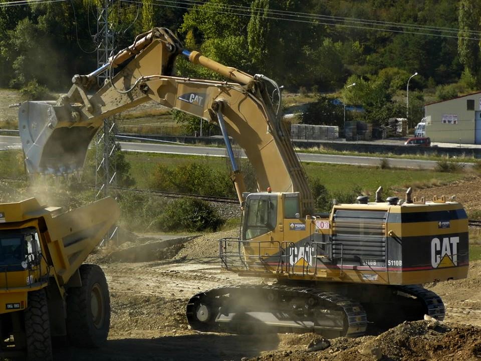 ExpertHE's tweet photo. from Gus Martinez HD785 Komatsu loaded by a Cat 5110B #HD785 #Komatsu #Cat #5110B https://t.co/zyL3tdjQCD