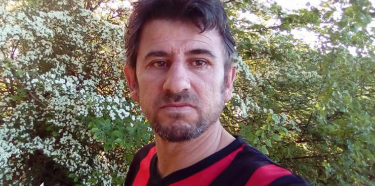 Dün oynanan ve 0-3 sona eren Kocaelispor-Yeni Çorumspor maçının son anlarında kalp krizi geçiren Yeni Çorumspor taraftarı Sinan Yıldız(41) bu sabah hayatını kaybetti. 

— Yeni Çorumspor camiasının, ailesinin, sevenlerinin ve futbol camiasının başı sağ olsun.

(via <a href="/ozgurkocaeli/">Özgür Kocaeli</a>)