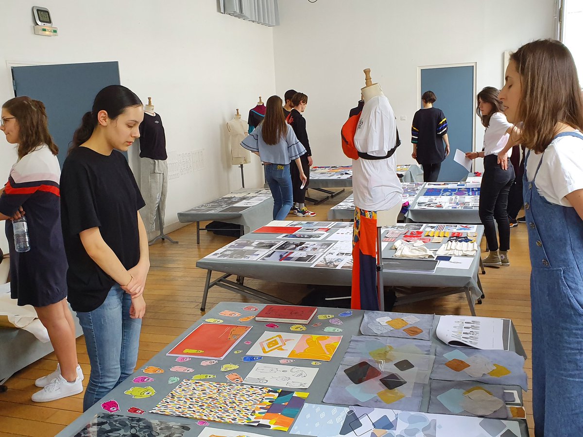 C_Beauducel's tweet photo. Très belle présentation des étudiants en mode et textile de @LISAA Nantes pour le partenariat avec @Umbro. On a hâte de voir la suite ! #mode #sportswear https://t.co/za5iLFCEOT