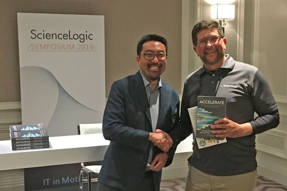 CliveSpanswick's tweet image. Super proud to meet #GeneKim at #sciencelogic symposium - father of #DevOps #AIOps - just love #PheonixProject looking forward to #TheUnicornProject