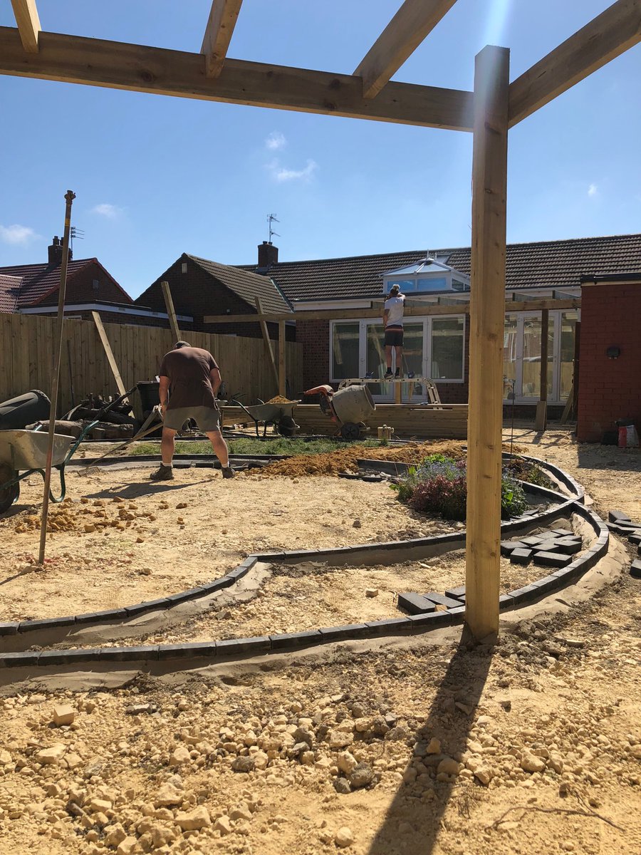 InfoHowe's tweet photo. New project flying up, aided by the beautiful British sunshine #northerngardener https://t.co/rGnDpJj2bH