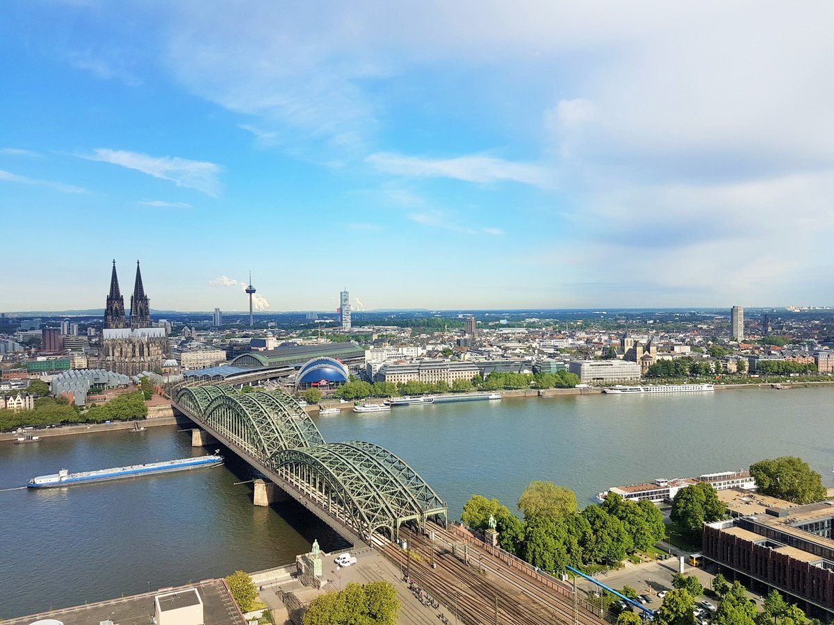 DataCore_DE's tweet photo. #ITSystemhaus Kramer&Crew hat zum #TechDay nach Köln eingeladen! In entspannter Atmosphäre und toller Location sprechen wir über #ITInfrastruktur, Herausforderugen und Möglichkeiten. #SDS @SvD1966 https://t.co/Uqz8DQ6EUm