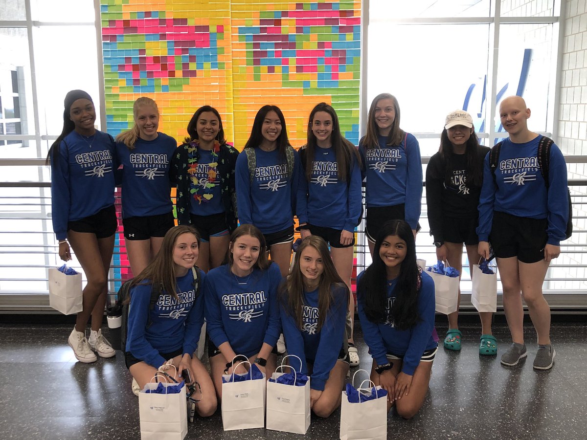 CentralGirlsTF's tweet photo. @AthleticsRocket @CentralGirlsTF @BCThrows @Rockets_XC @CoachSmags @BCrockettrack @RocketPoleVault @D301Sup @Central301 The girls are ready for a great weekend at the IHSA Girls State Track &amp; Field Meet. 4x1, 4x4, 800, 200, 100h, 300h, PV &amp; DS!! Go Rockets!!! https://t.co/TIsZfDJt40
