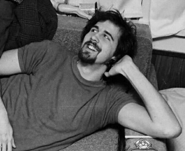 Mimion lat dla najlepszego basisty lat 90!!!  Happy birthday Krist Novoselic! 