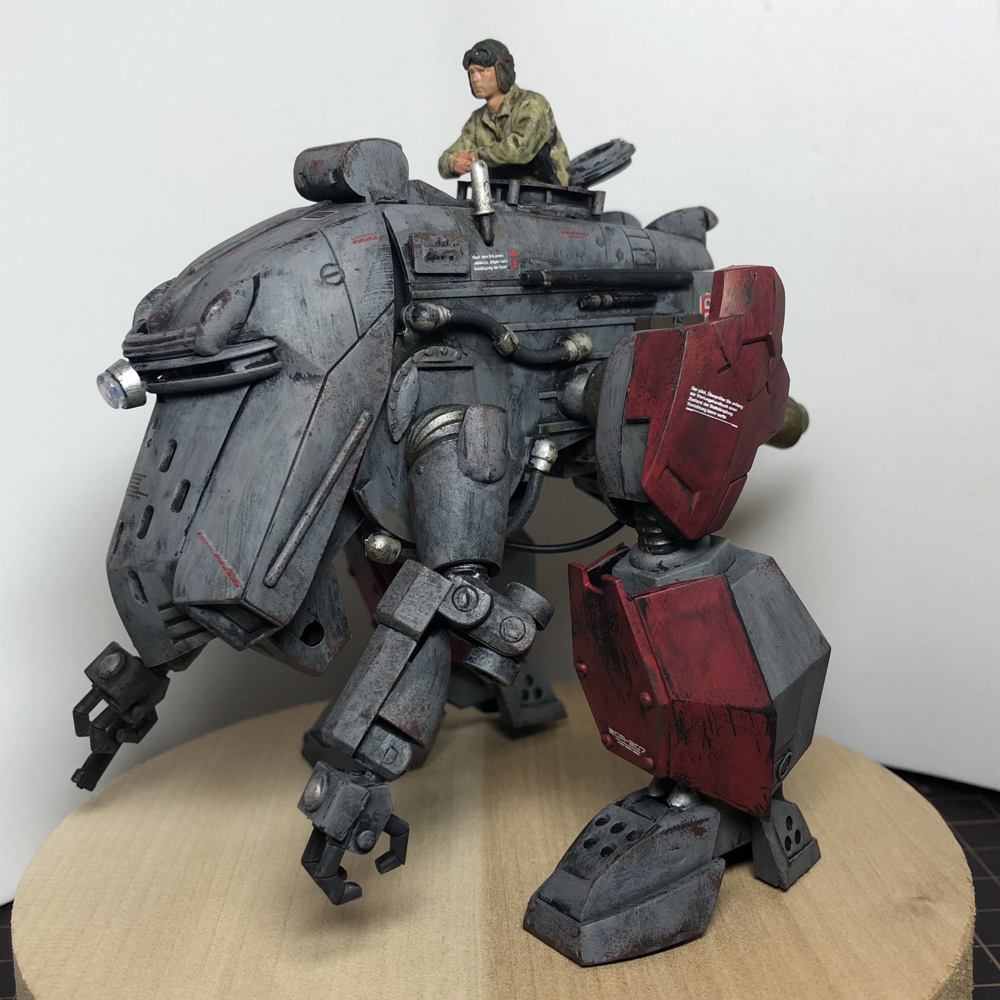 『鉄騎』に登場する機動兵器、垂直2脚歩行兵器のフィギュア4台 鉄騎』に登場する機動兵器、垂直2脚歩行兵器のフィギュア4台 rin2