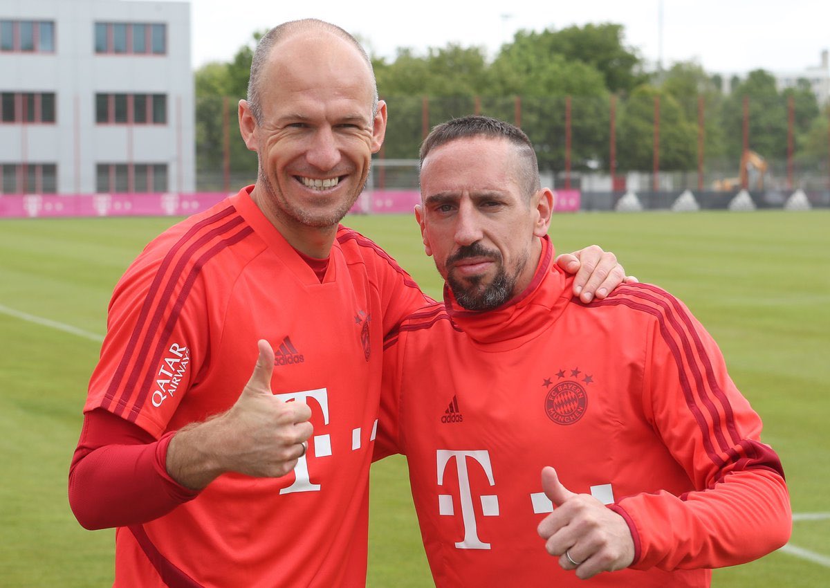 FranckRibery's tweet photo. Today vs. 2009 – it doesn't feel like it's been ten years but you know what they say: Time flies when you're having fun. 🙌🏼⚽🔥 #Robbery @ArjenRobben https://t.co/iEMnxUSILJ