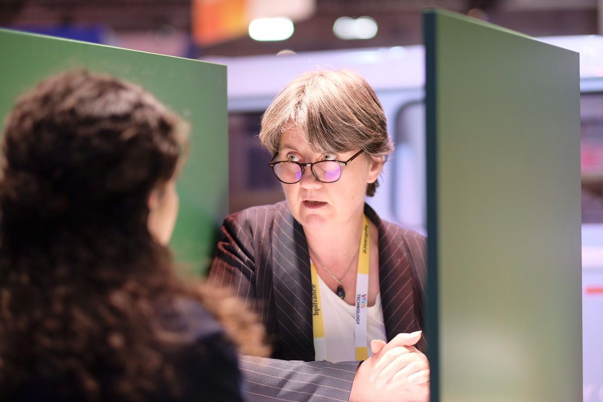 ManpowerFrance's tweet photo. Les entretiens de #recrutement se multiplient sur le Talent Center, l'espace ressources conçu par @ManpowerGroupFR pour #VivaTech ! Au programme : coachings, entretiens, accompagnement des candidats et des entreprises en quête de #talents https://t.co/Lp9Yax53mW #HRevolution https://t.co/J8spdQSagn