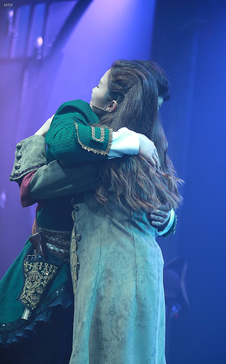 _min____'s tweet photo. 1900404 뮤지컬 해적  커튼콜
앤-백기범
메리-랑연 https://t.co/1PFtM12PPB