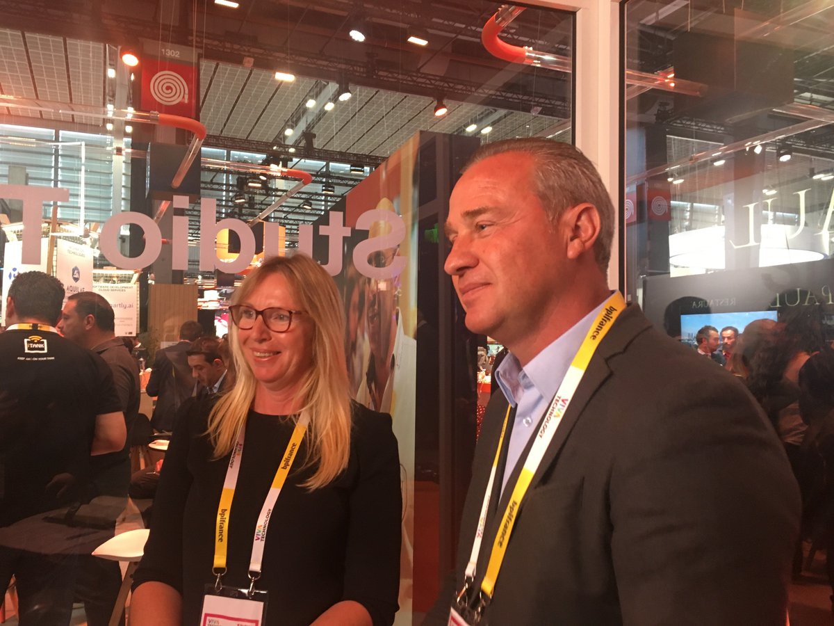 ANDRH_Officiel's tweet photo. 👀 #DRHNUM2019 #JeudiPhoto #Vivatech
📸 En attendant la vidéo du lancement, profitez du #making off #bonnehumeur garantie avec @SamuelDewitte lauréat du #DRHNUM2018 et @SamanthaWoods 
#orangeStartup #HRInnovationLab #socialdigitalattittude https://t.co/7udy1BdRg4