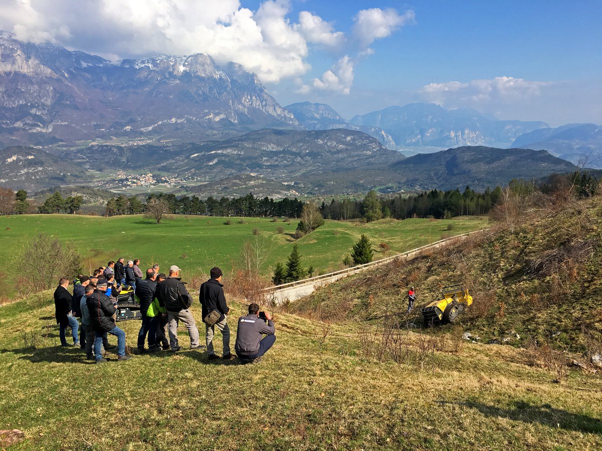 Energreenspa's tweet photo. Dimostrazione a Trento, Malga Brigolina, di due Macchine radiocomandate: #RoboGREENEvo e #RoboMAX
#ProfessionalMachines #RemoteControlled #ToolsCarrier #ForestryWork #Tecnology #ForestryHead #ExtremeSlopes #MultifunctionalMachines #Demo #Forestry #Evolution #Nature https://t.co/3sCgZJD9TL