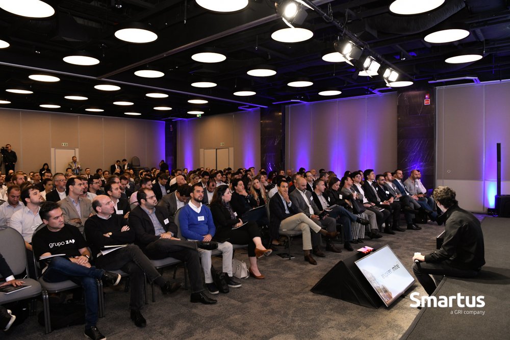 smartusbr's tweet image. Neste momento, começam as discussões simultâneas. Na Sala Future, as novas formas de financiamento, análise de crédito e seguros para o mercado imobiliário; na Sala Revolution, a tecnologia como dinamizador da economia colaborativa no setor. #SmartusProptechSummit #Proptech #SP