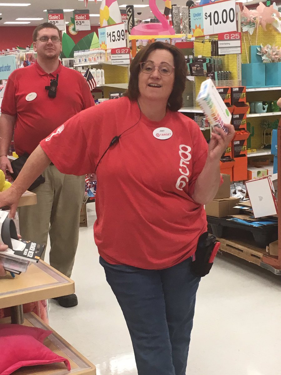 Experts showing off their unique items! #showandtell Shower beer Koozie wins!!! @ap_target <a href="/L_Bomb1/">L_Bomb</a>