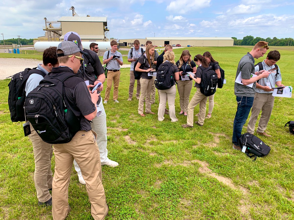 AdvantageAcre's tweet photo. Spent some time with the @AgriGold Interns yesterday introducing them to Advantage Acre and getting ready for scouting this summer! Another outstanding group of students ready to learn! #scout19 #agintern19 https://t.co/muIQOehP0J