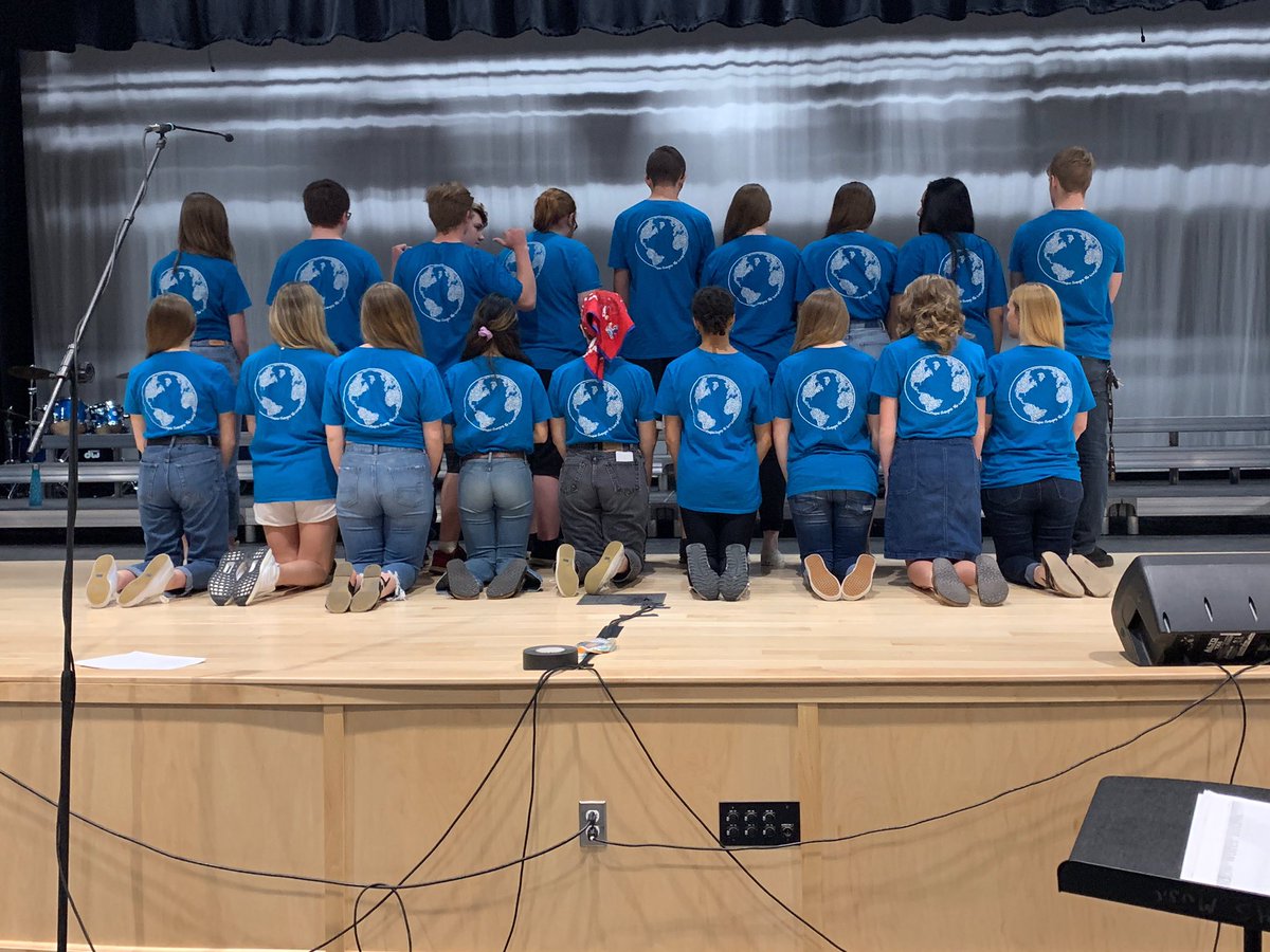 Maybe my favorite chorus shirt ever! #musicchangestheworld see you at 7! @theleedavisway