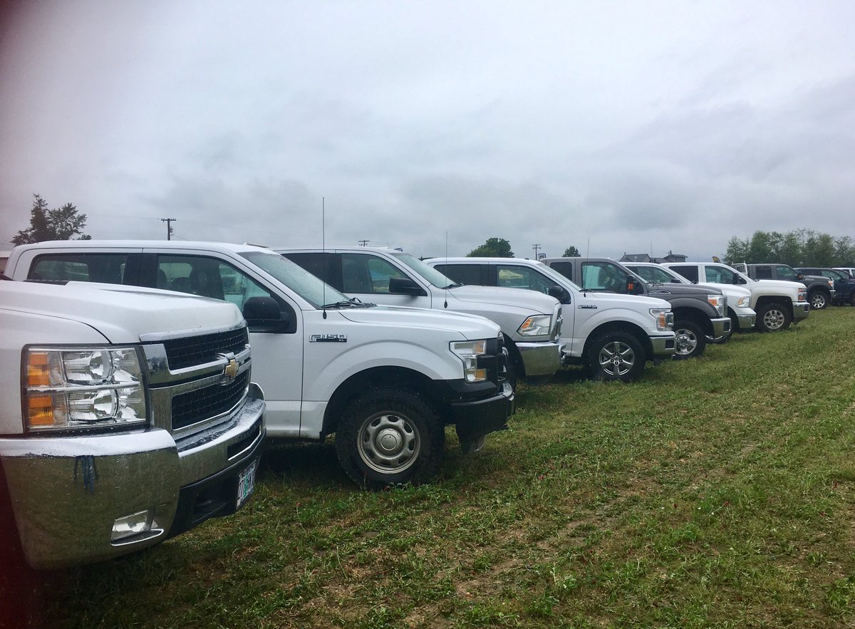 hampshirefairey's tweet image. Great day ⁦@OregonState⁩ Hyslop Farm as part of #IHSG conference. Strong support from local businesses and a big turnout from local farmers. Seems they all forgot to bring their eco friendly electric cars to the event! #knowledgexchange #grassseed