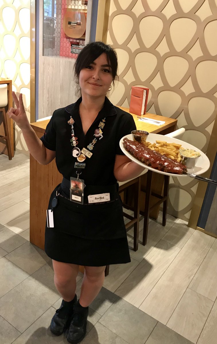 Hoy os presentamos a Marta! Su plato favorito es la Guiness Burger y su grupo favorito es Txarango . ¿Cuál es el vuestro? #OurTeam #HRCValencia
