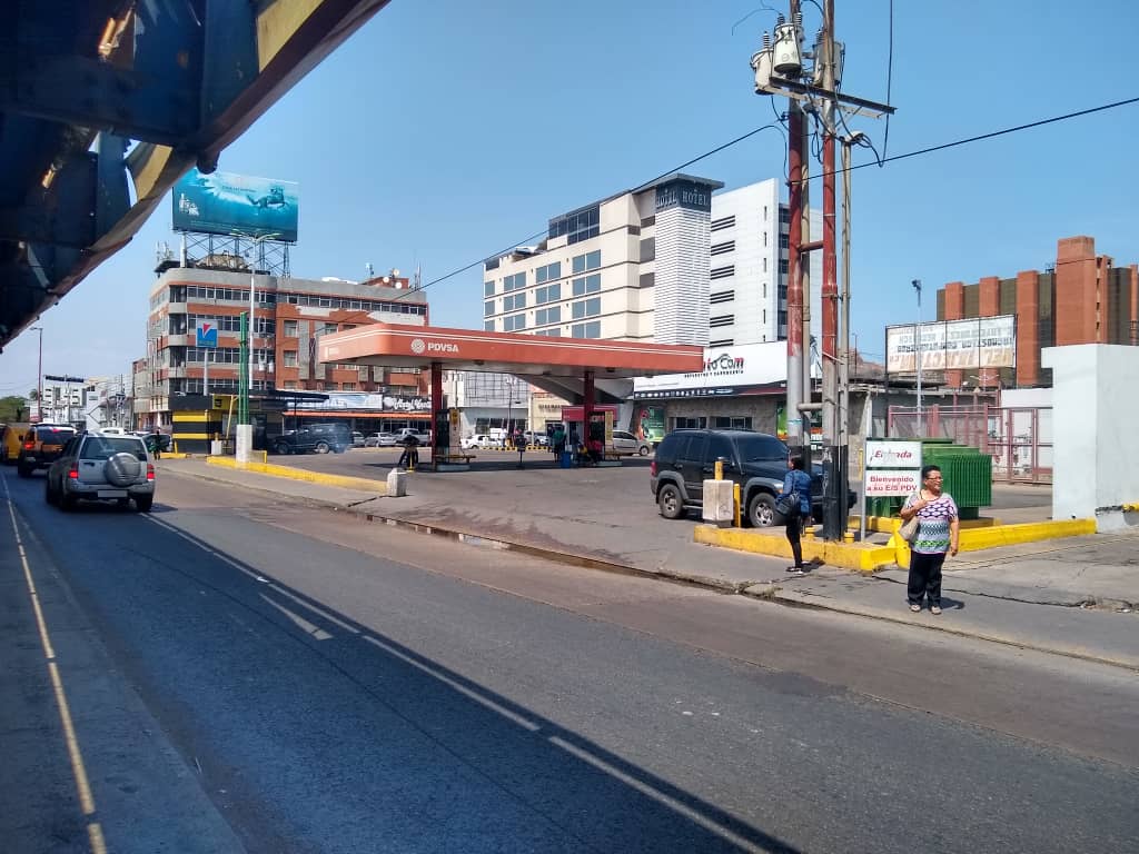 #16Mayo | Operadores de las gasolineras indicaron que desde hace dos semanas, PDVSA dejó de despachar gasolina de 95 octanos, solo están recibiendo de 91 | Vía @josecamacho13