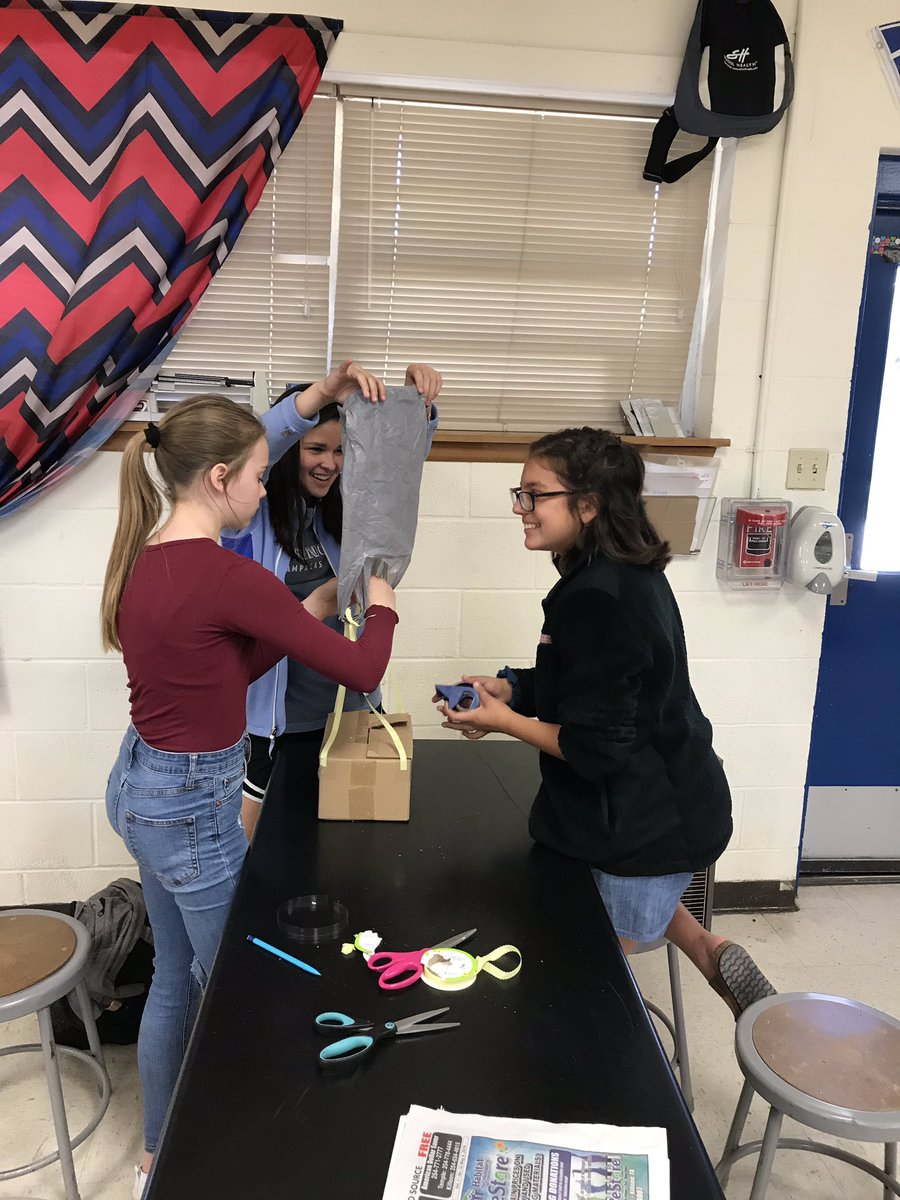 StappCassidy's tweet photo. “Eggciting” things still happening in 6th grade science!! Egg drop contraption being built with 6 items!! #BetheOneLMS #GoBeyondLampasas https://t.co/y4VMWYkRO0