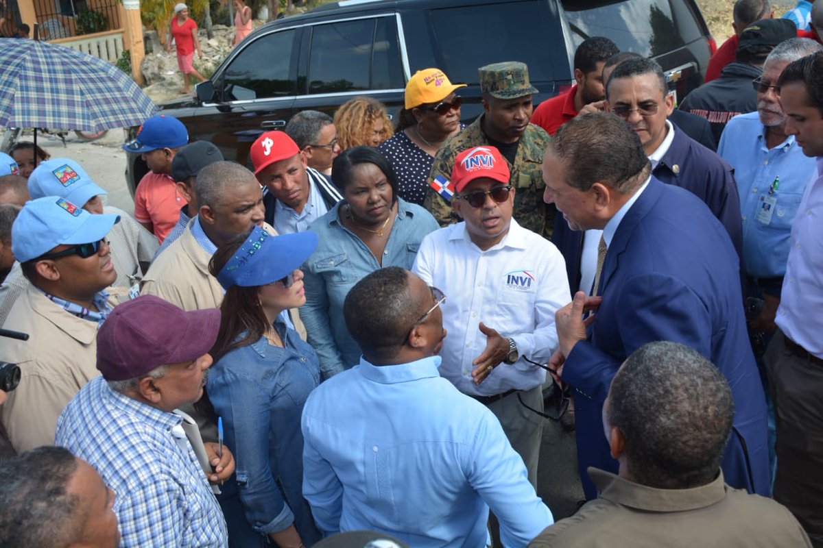 mivhed_rd's tweet photo. Santo Domingo Norte | Director general del #INVIRD, @mayoescoto recorre junto a la @AlcaldiadeSDN,  @caasdrd, @CPADBRD, Juntas de Vecinos y brigadas del #INVIRD a Barrio Nuevo de Sabana Perdida, donde realizan un levantamiento de viviendas.
#INVIRD
#INVIRDEnBarrioNuevo https://t.co/KIjIBywU4V