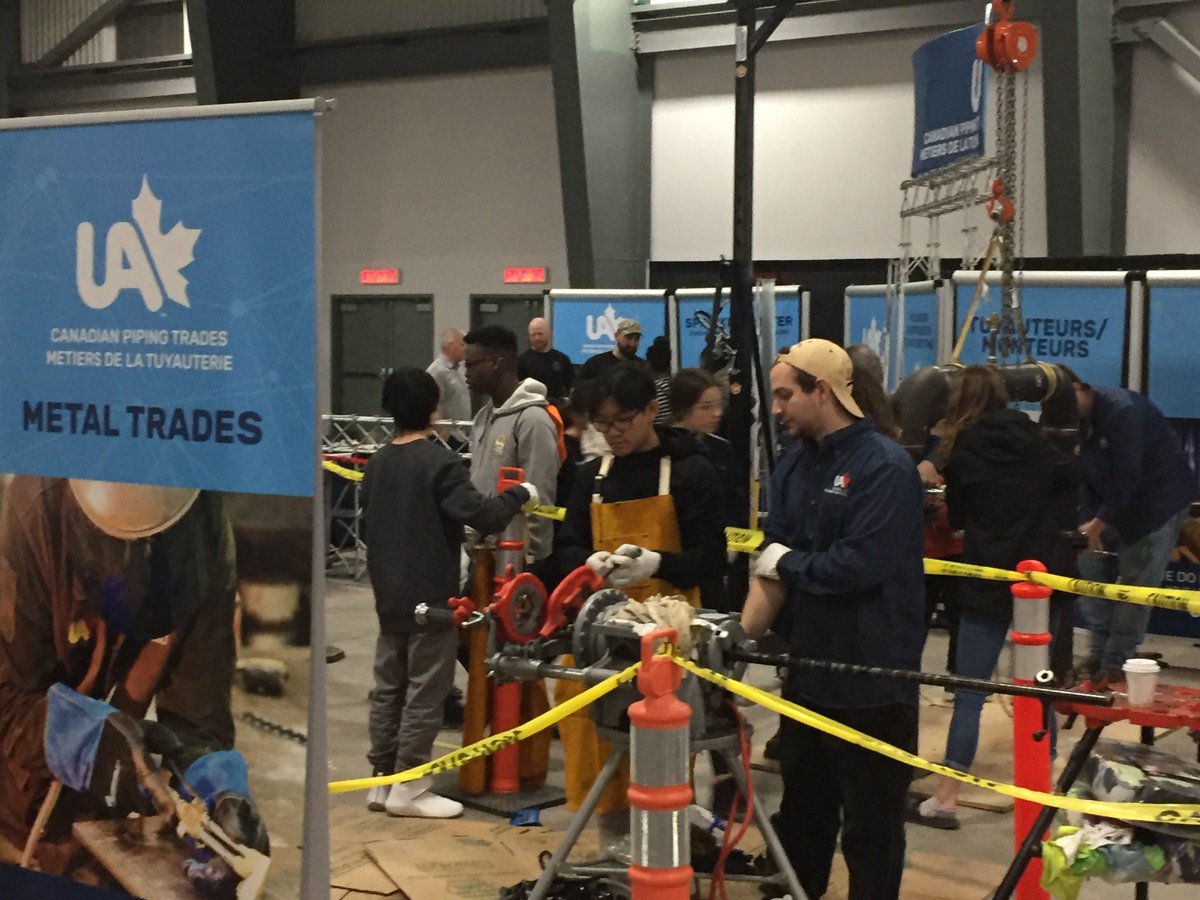 HIEC_appsearch's tweet photo. Last day at #FutureBuildingON! https://t.co/pQ42agULRS had an amazing time talking about the building/construction industry and the skilled trades! #OttawaON @OntConstSec @EYCentre https://t.co/KSsPwb6N3p
