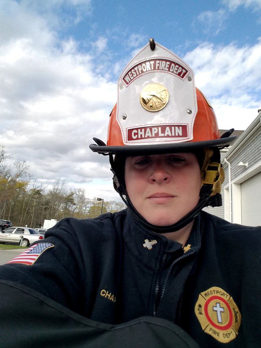 KateLaCroix1's tweet photo. #throwingladders #firechaplain #wfd https://t.co/S00Uc391j0