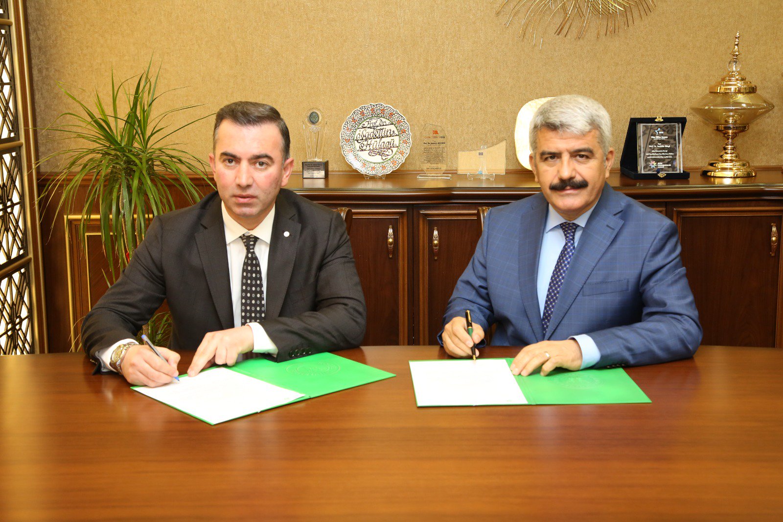 sadettin hulagu on twitter posta ve telgraf teskilati a s merhaba adina ptt genel mudur yardimcisi sayin gurbuz akbulut ile kocaeli universitesi arasinda isbirligi protokolu imzaladik ogrenci ve personelimiz ptt nin saglamis oldugu