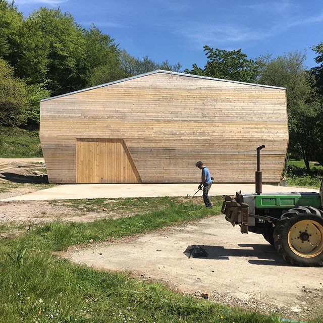 _jackdraper's tweet photo. THE REVEAL - After months of scaffolding covering the facade, Wakeford Hall is uncovered @hookepark
.
.
.
.
.
.
.
.
.
.
.
.
.
.
#hookepark #aadesignandmake #aaschool #designbuild #architecturephotography #architecture #dorset #instagood #swisbest #timber… https://t.co/M8IRP2xabk https://t.co/DBTnzL8qhR