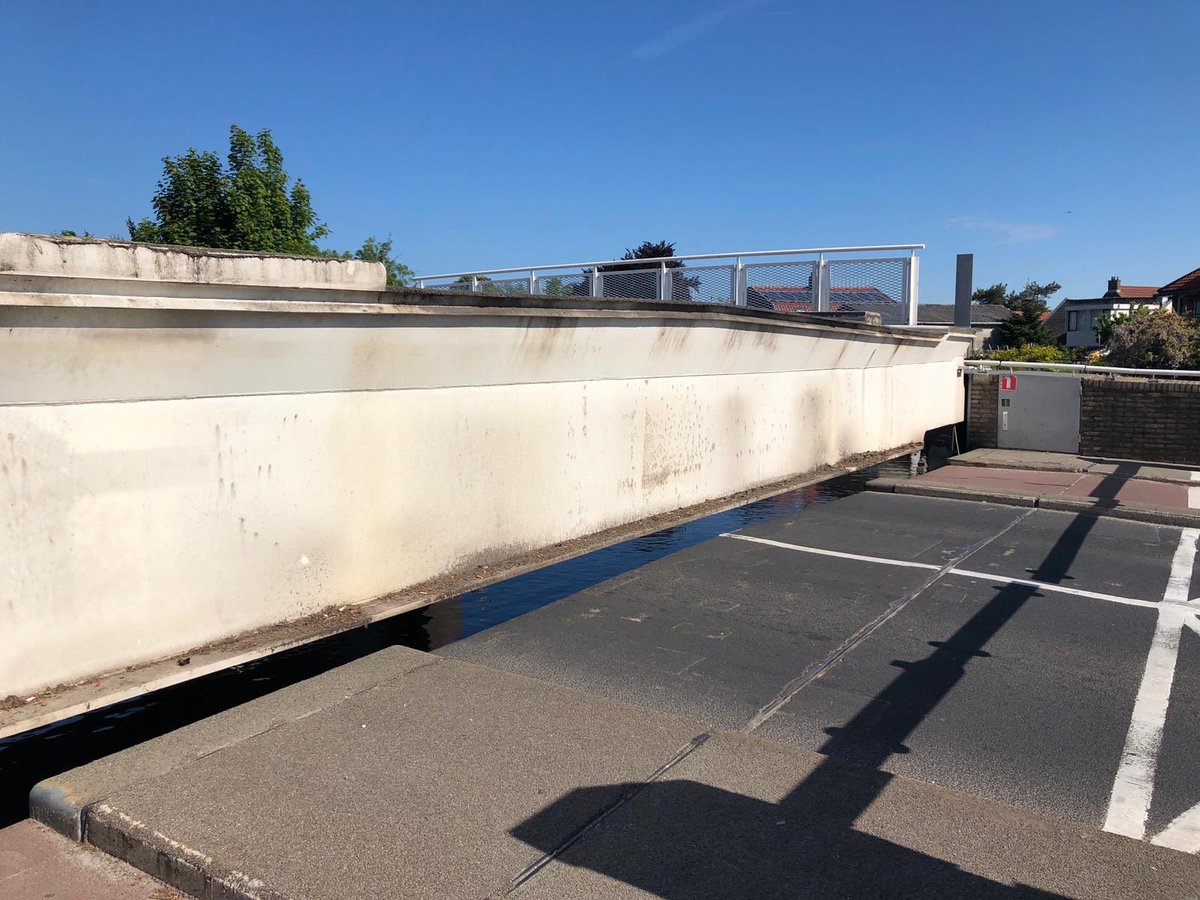 Helmer010's tweet photo. Successen moet je vieren :)
Project Irenebrug is opgeleverd, vandaag een bedankje voor iedereen die heeft meegewerkt aan dit project
#stadsbeheer010 https://t.co/lIqMlbawLT