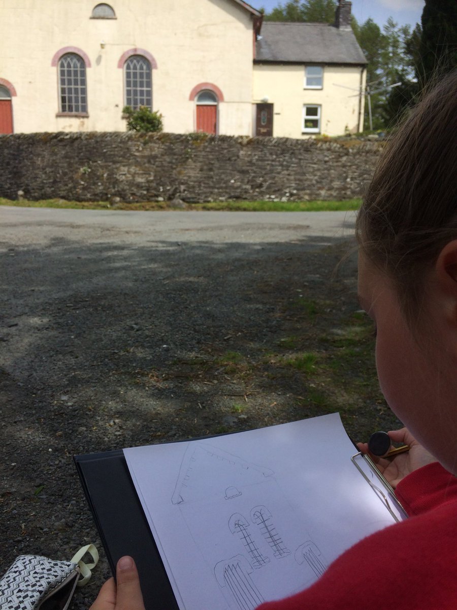 YsgolSyr's tweet photo. Arlunwyr o fry wedi bod yn braslunio capel Ponterwyd fel rhan o waith ‘perthyn’. Amazing artists spent the afternoon sketching Ponterwyd chapel as part of our work on ‘belonging’ #dinasyddion #cymunedleol #celfyddydamynegiannol #celf #welshchapel #4diben https://t.co/XyVAoAlTrL